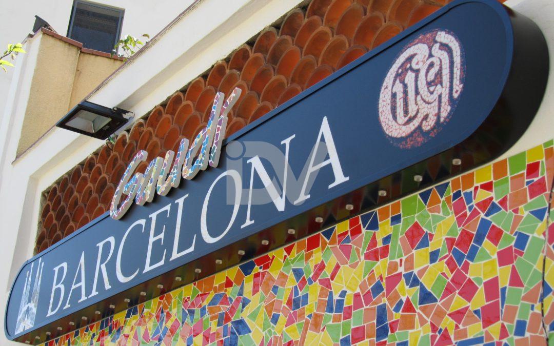 Rótulo caja de luz de colores