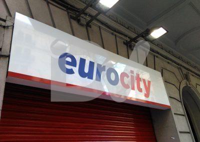 Cajón de luz con letras vaciadas