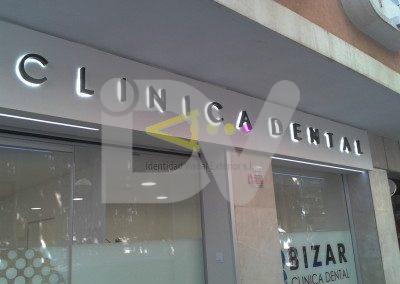Letras iluminación indirecta