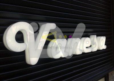 Letras corpóreas iluminadas
