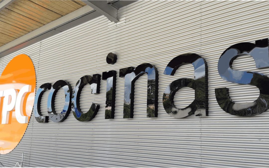 Cartel de fachada letras corpóreas iluminadas black & white